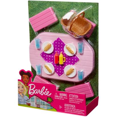 Barbie'nin Ev Dışı Dekorasyon Aksesuarları Piknik Masası Seti