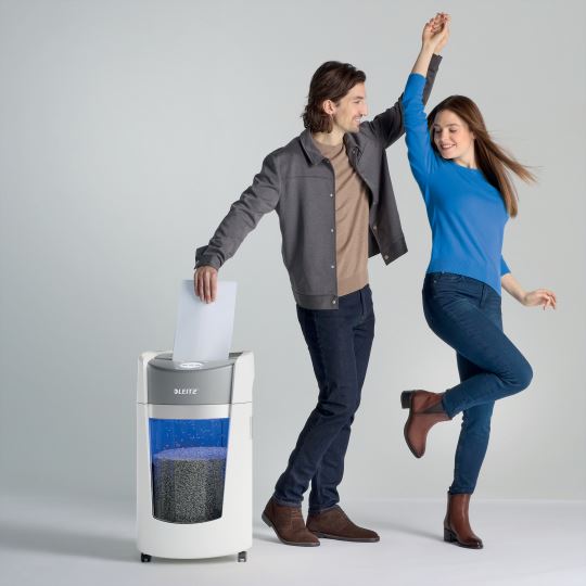 Leitz IQ OptiMax Küçük Ofis 350 Mikro Kesimli Evrak İmha Makinesi Güvenlik P5 22L - Beyaz